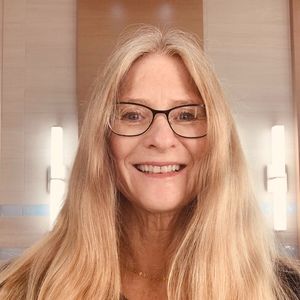 Meet your Posher, Caroline